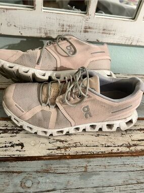 On Running Women's Lightweight Mesh Running Shoes - Light Pink